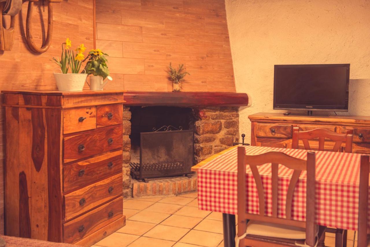 Complex Rural Can Caubet Berga Exterior photo