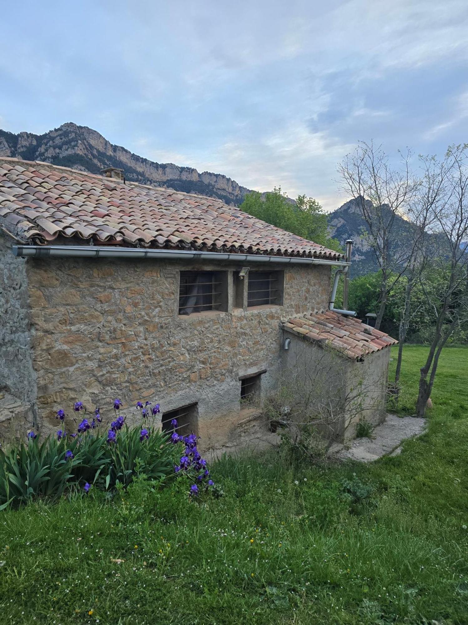 Complex Rural Can Caubet Berga Exterior photo